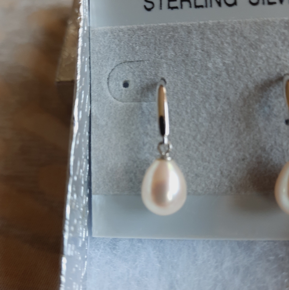 Sterling silver pearl earrings. - Picture 7 of 7